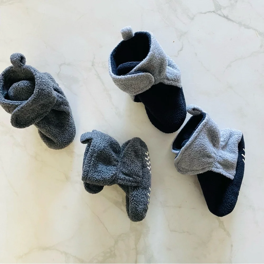 🎁 Set of Two 0-6 Months Cozy Gray and Black Baby Booties Velcro Closure